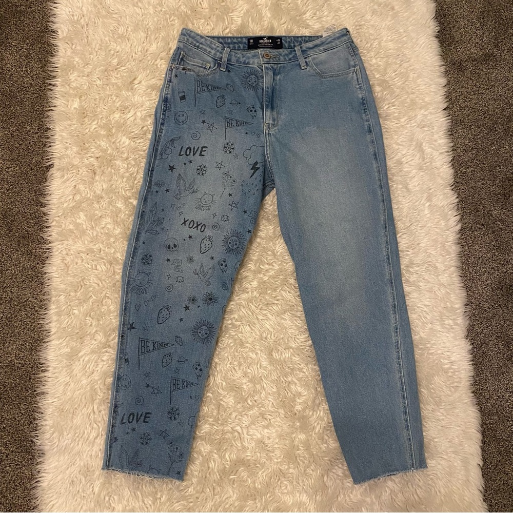 Graphic Hollister mom jeans